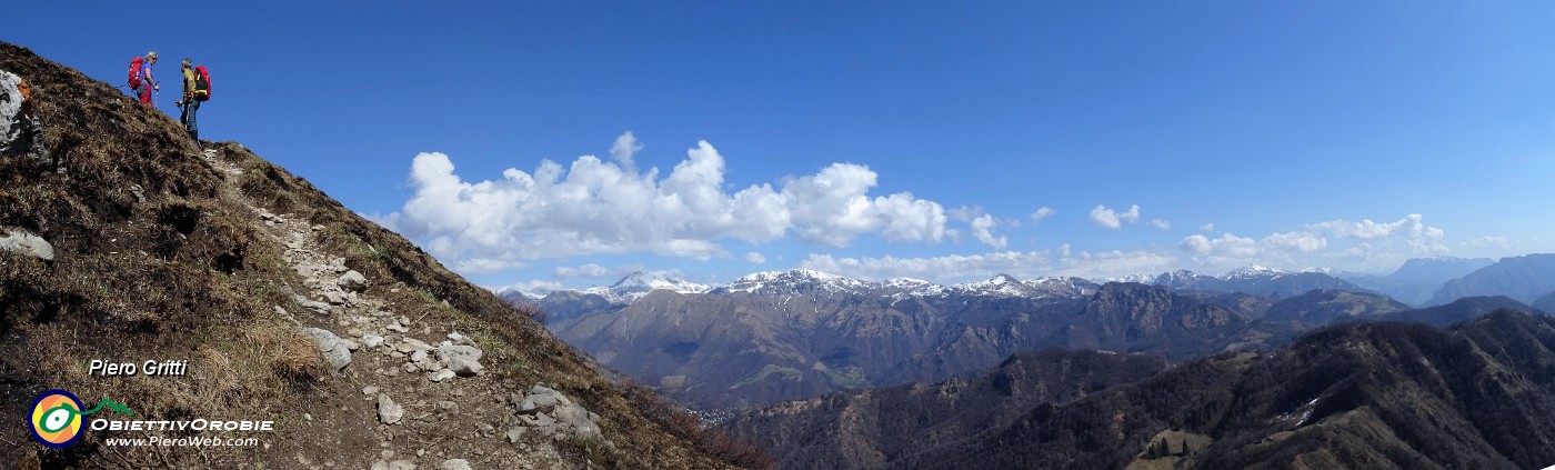 56 Vista su Cima Muschiada e verso la Valsassina.jpg